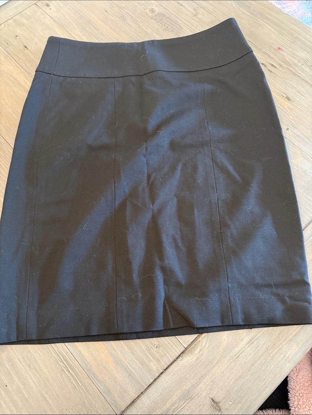 Classic Black Women’s Pencil Skirt
Size 6
22” long